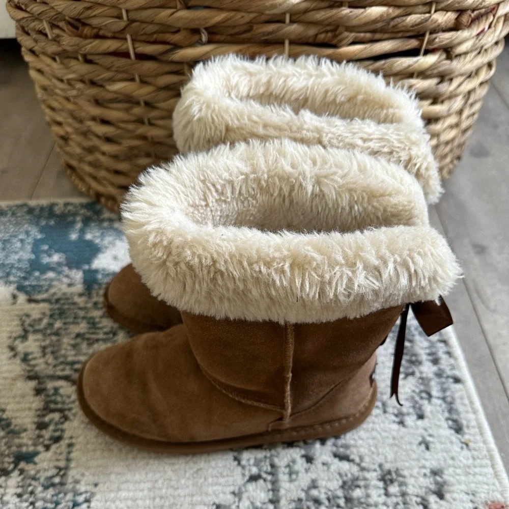 LAMO Little Girls Audrey Shearling-Lined Boots - Suede size 4
